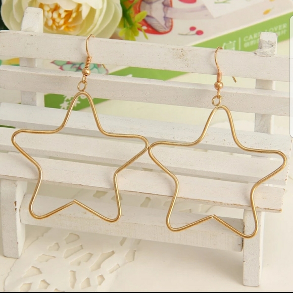 GOLD STAR EARRINGS - Picture 3 of 6